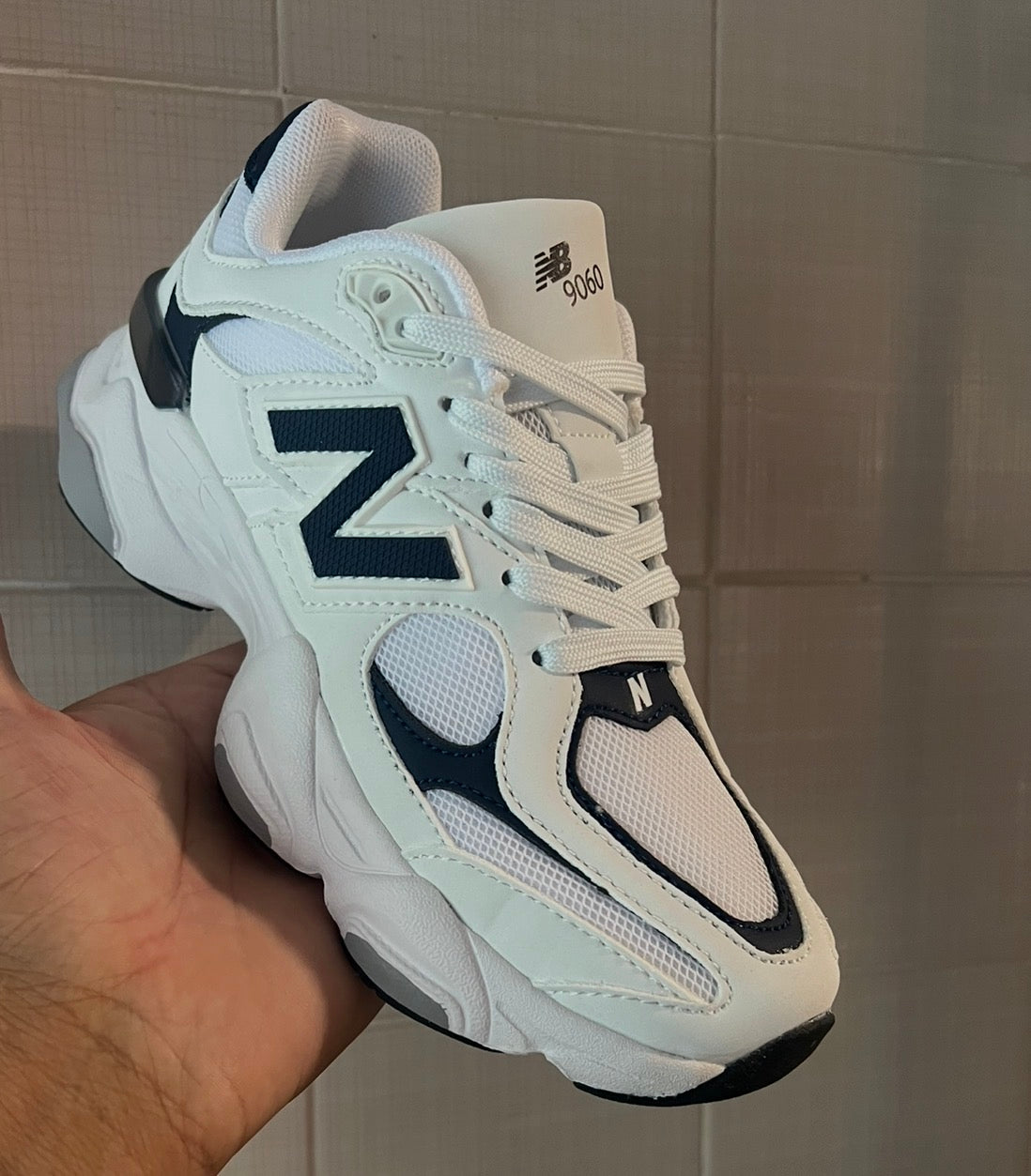 New Balance 9060 blanco toque azul