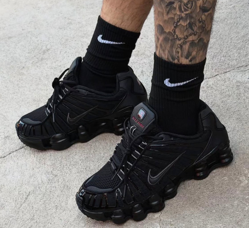 NIKE SHOX NEGRA