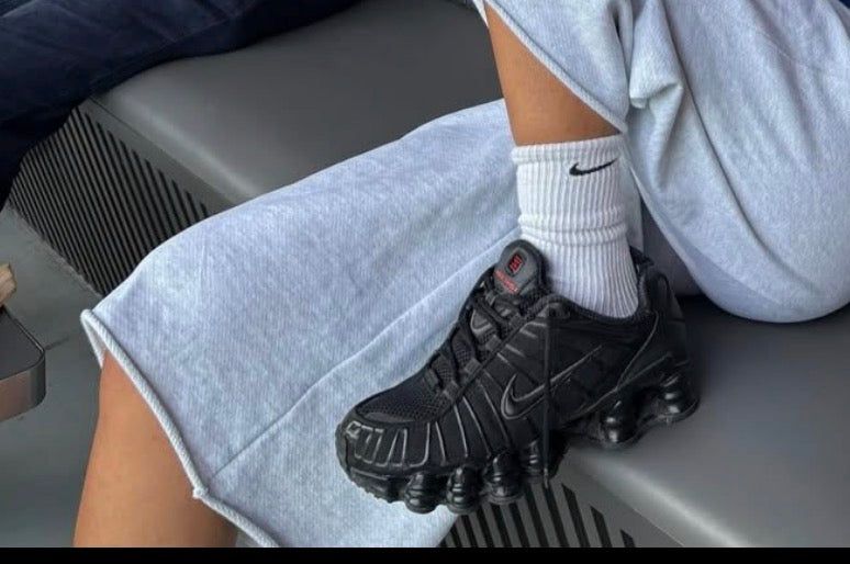 NIKE SHOX NEGRA