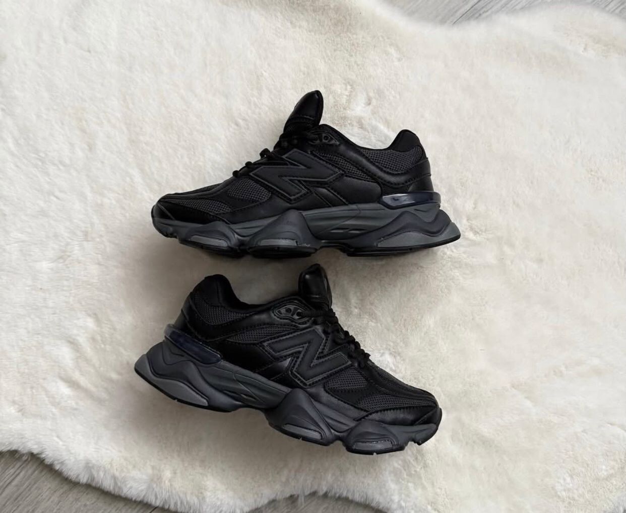 NEW BALANCE 9060 ALL BLACK