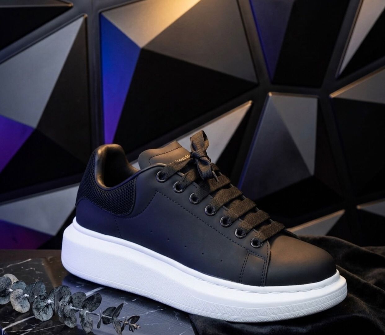 ALEXANDER MCQUEEN BLACK/WHITE