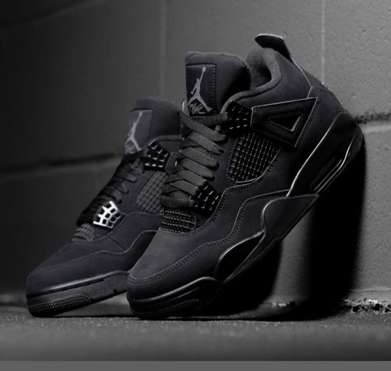JORDAN 4 RETRO ALL BLACK