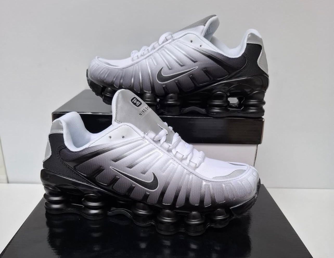 Nike shox blanco  toque negro